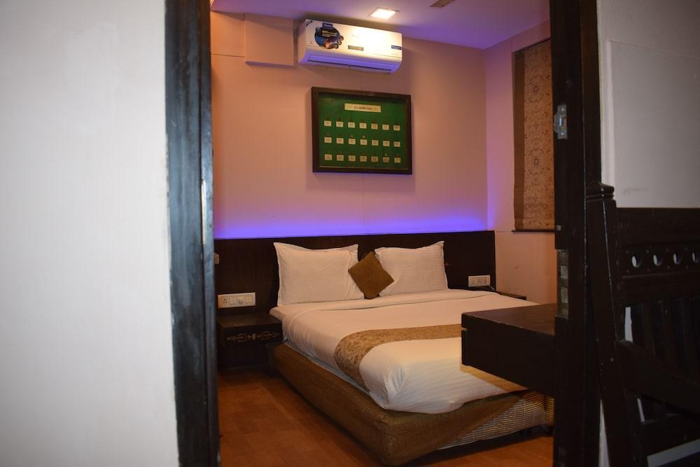 Jc Chalet Mumbai Exterior photo